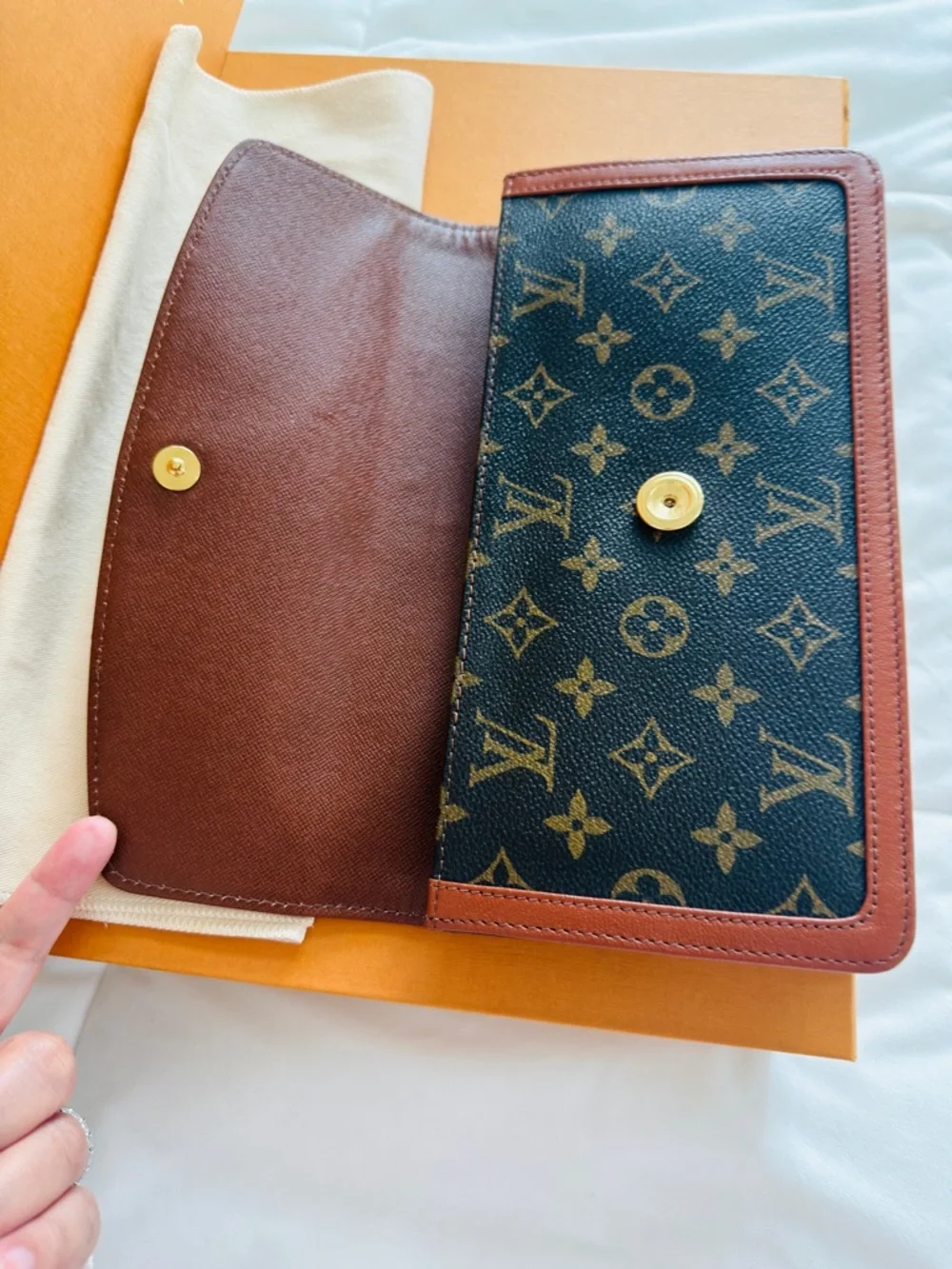 Louis Vuitton Vintage Monogram Pochette Dame 26 Clutch |New Hardware + GoldChain - Picture 6 of 15